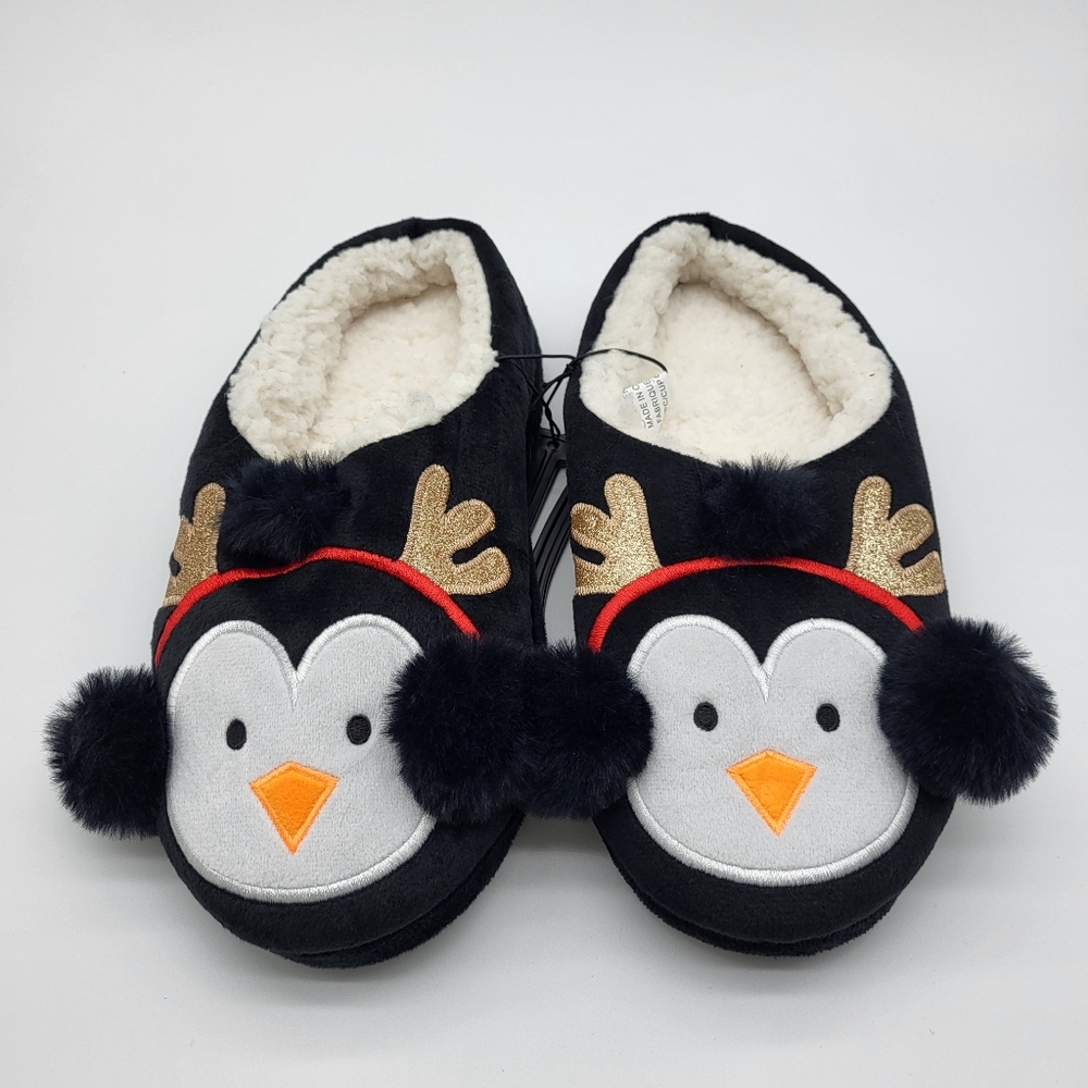 3D fuzzy Penguin Christmas slippers with rippled soles Medium.